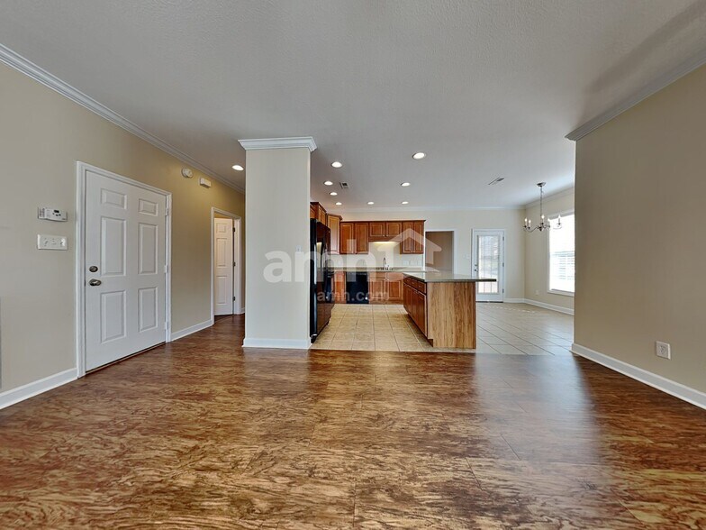 Building Photo - 10900 Aspen Grove Way