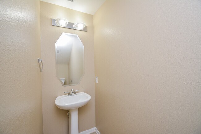 Building Photo - 15426 Lynford Crest Dr