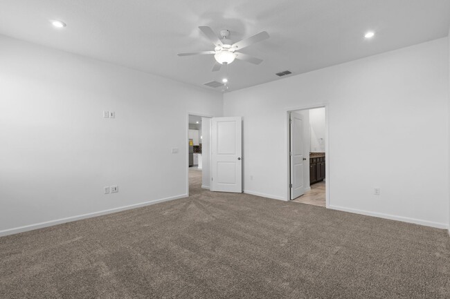 Building Photo - PET FRIENDLY! Experience Comfortable Livin...