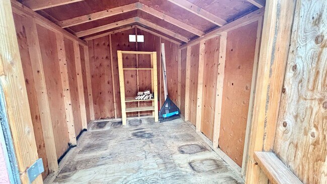 Building Photo - Now Offering Half Month Free! Charming 2BD...