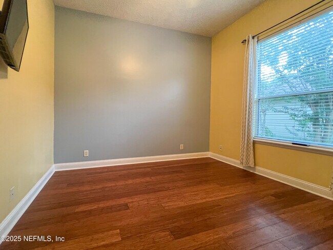 Building Photo - 1704 Tall Tree Dr E