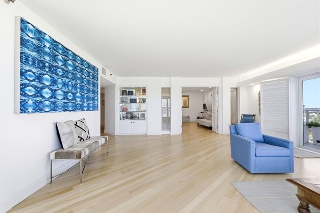 Building Photo - 4605 S Ocean Blvd