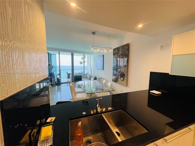 Building Photo - 17121 Collins Ave