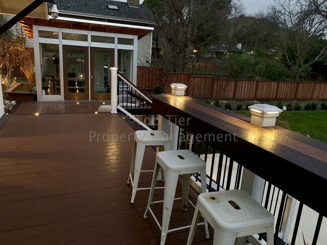 Building Photo - Beautiful, Private, Bright, Remodeled 3 Bd...