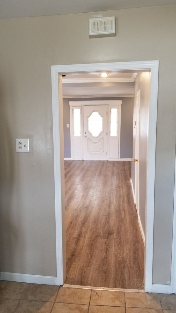 Building Photo - Gorgeous Home - Holmesburg
