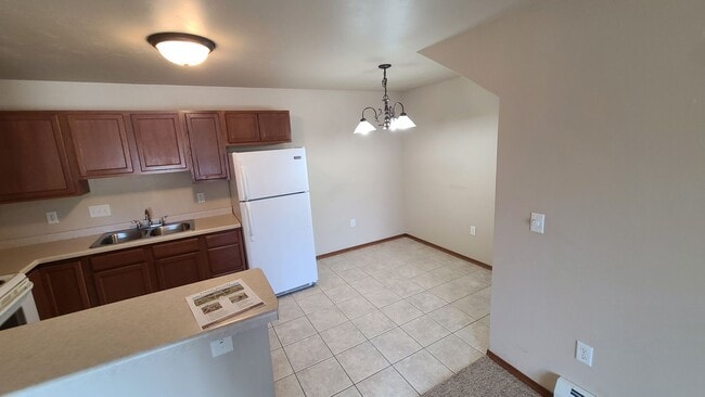 Building Photo - 1 Bed, 1 Bath 890 Sq Ft