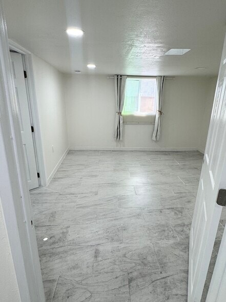 Building Photo - 2624 Live Oak St