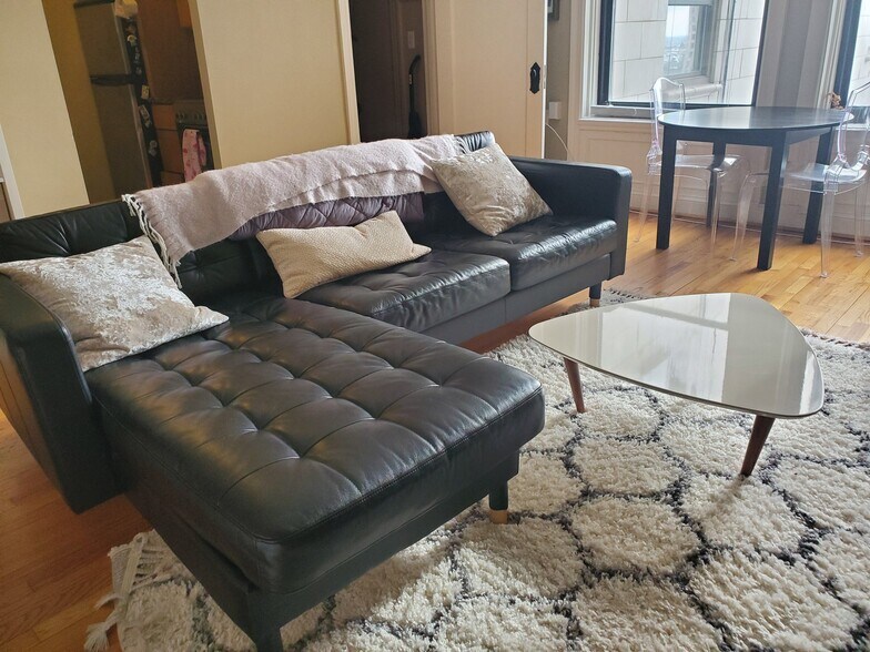 Building Photo - 15 E Kirby St