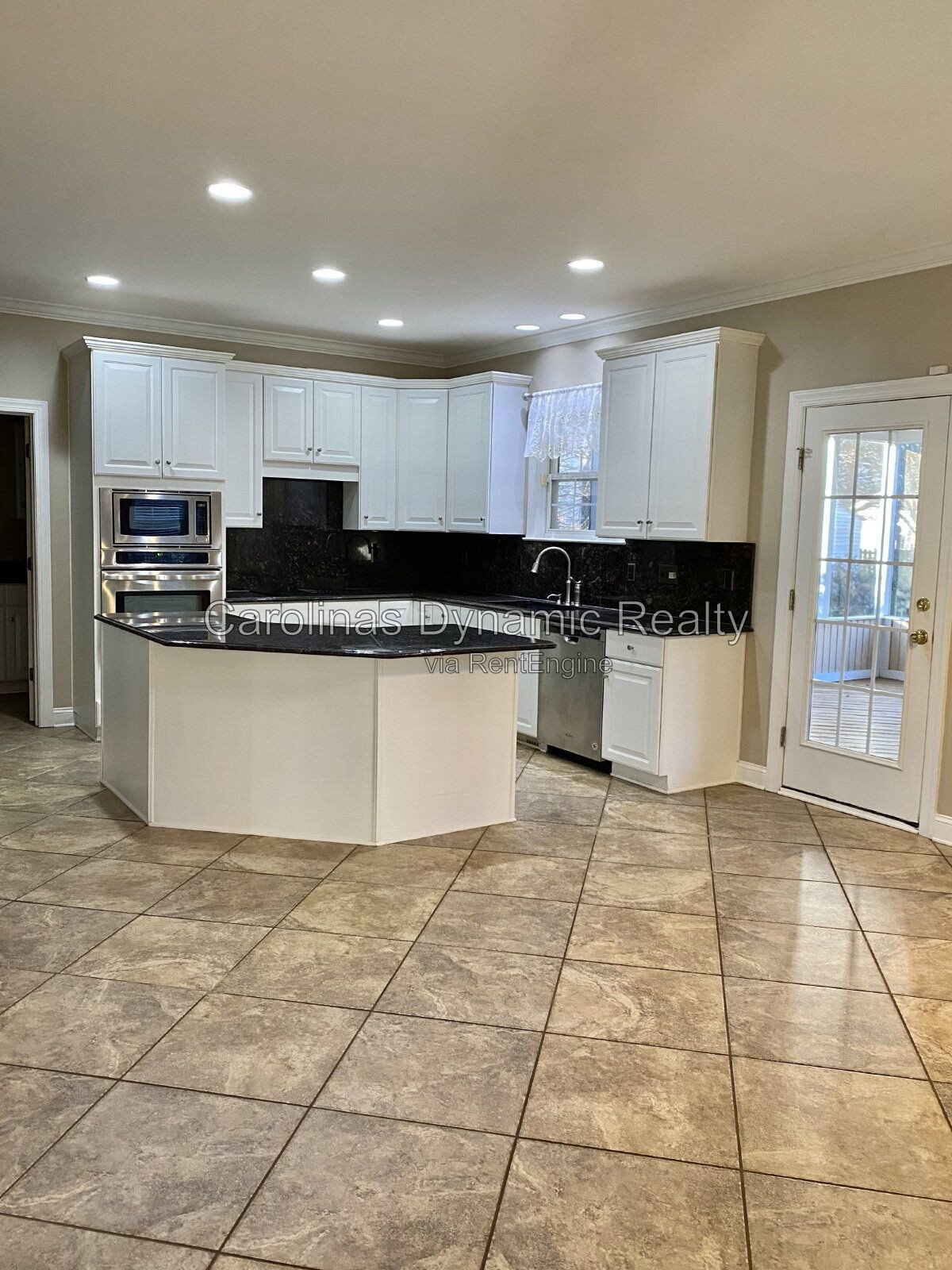 Building Photo - 605 Queenswater Ln