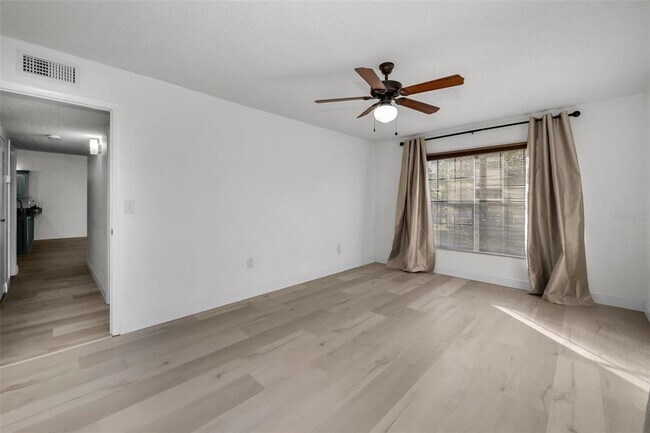 Building Photo - 3377 Crystal Ct E