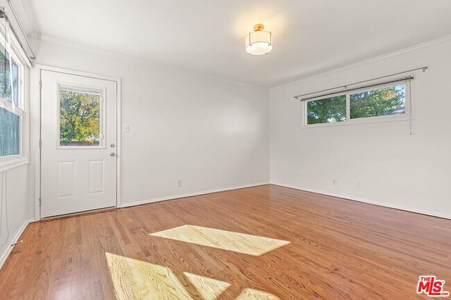 Building Photo - 5733 Radford Ave