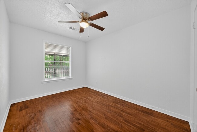 Building Photo - 7021 Oleander Ln