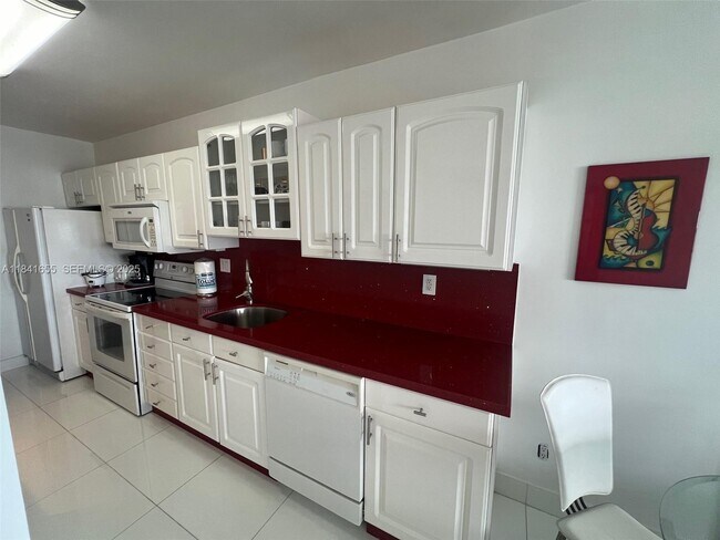 Building Photo - 100 Lincoln Rd