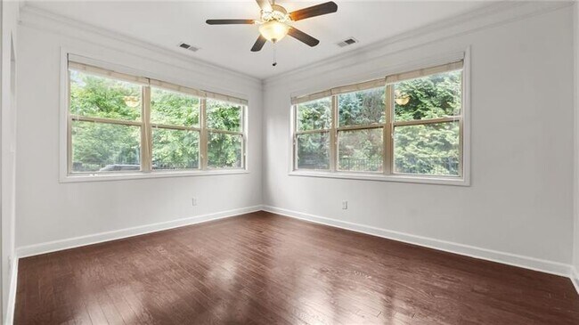 Building Photo - 2040 Bloomfield Ct