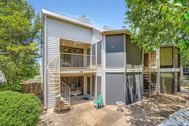 Building Photo - 204 World of Tennis Sq