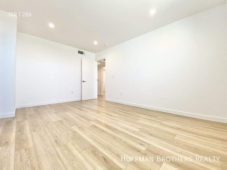 Building Photo - 233 Rosemont Ave