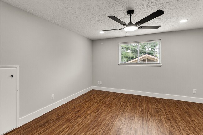 Building Photo - 9639 Springview Ln