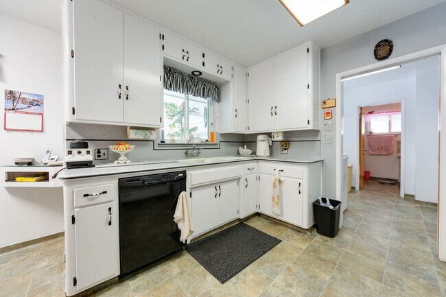 Building Photo - 3105 Barnett St
