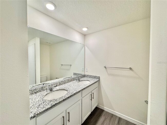 Building Photo - 36015 Sunflower Hl Dr