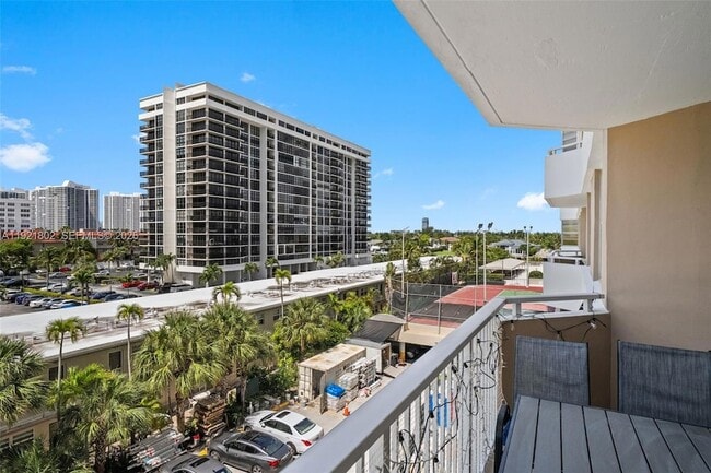 Building Photo - 1985 S Ocean Dr