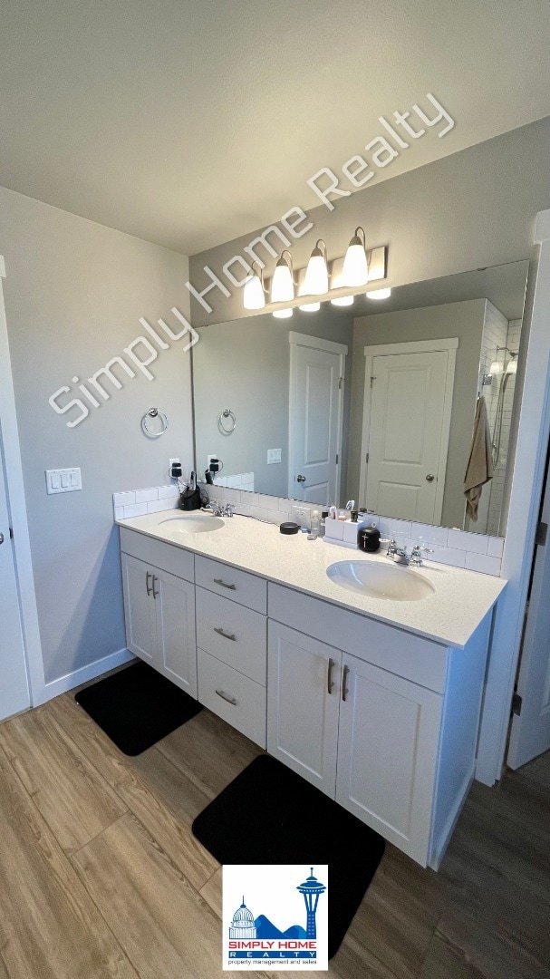 Building Photo - Step into the luxurious comfort of your dream home!