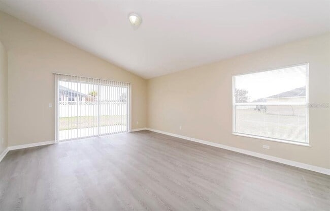 Building Photo - 10456 Clarion St