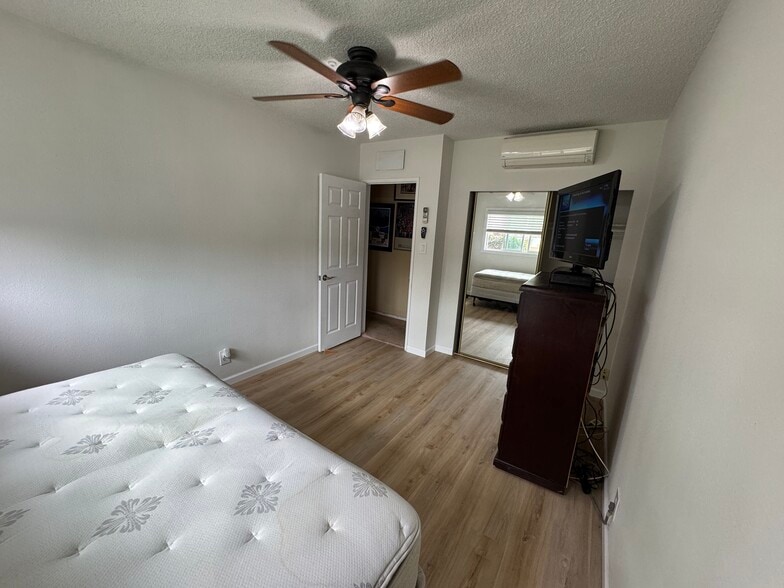 Bedroom - 508 E Grove Ave