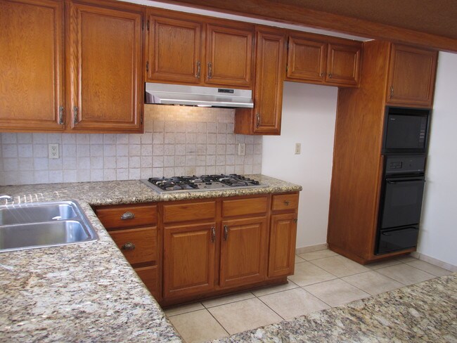 Building Photo - 452 W Huntington Dr