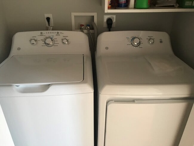 Laundry - 1009 Simic Pl