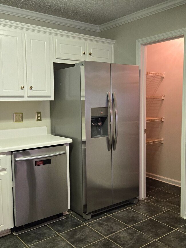 Building Photo - Impeccable Home in Gorgeous Neighborhood