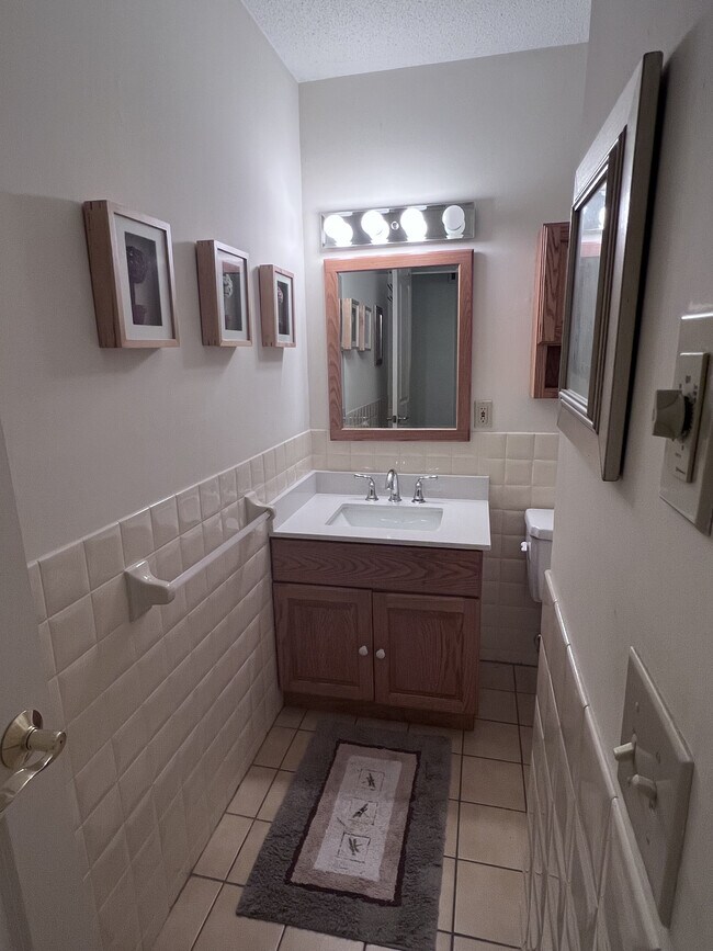 Full bath - 5 Canterbury Ln