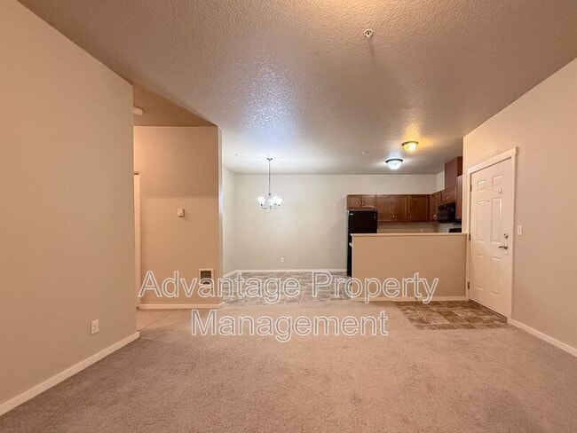 Building Photo - 519 Catron St N