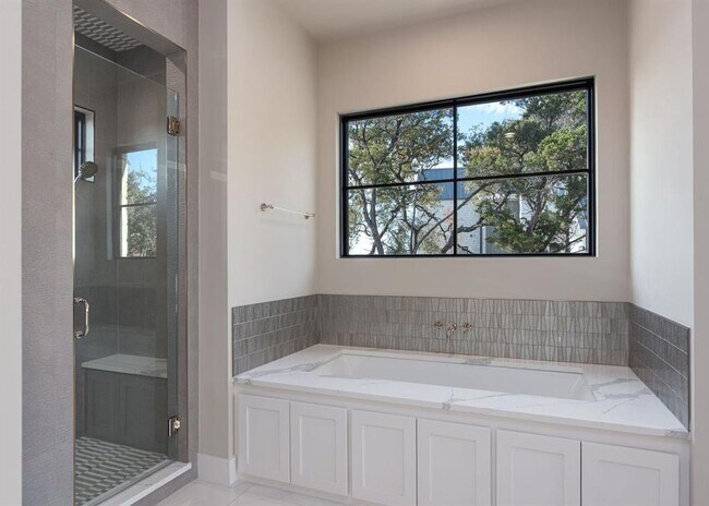 Building Photo - 15700 Grumbles Ln