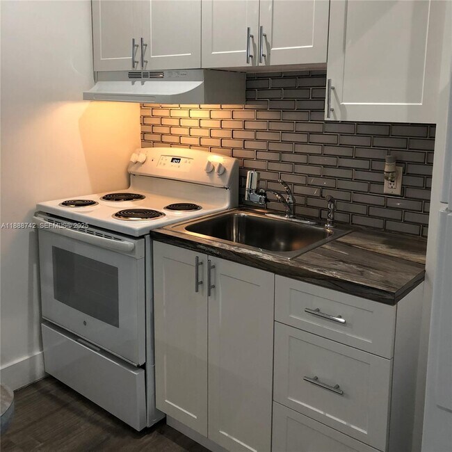 Building Photo - 6819 SW 15th St