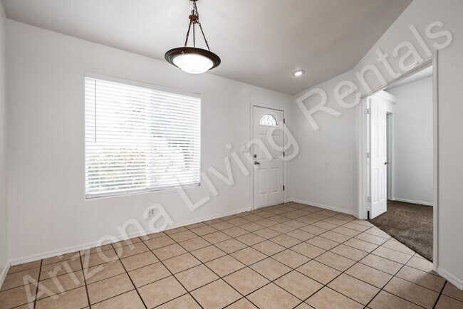 Building Photo - AMAZING 4 BEDROOM HOME