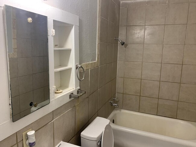 Building Photo - 201 S Lowry St