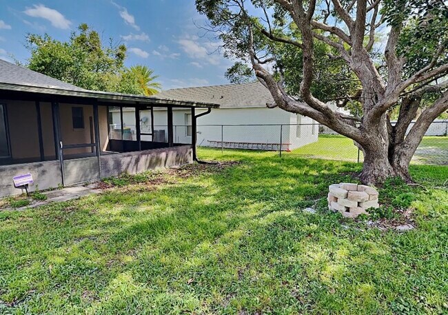 Building Photo - 266 Magellan Dr