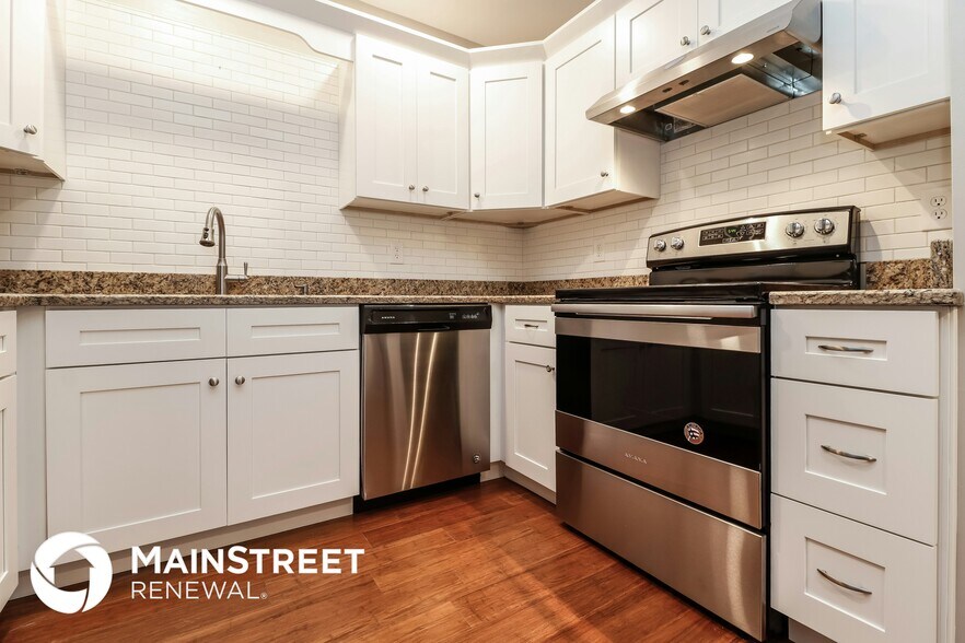 Building Photo - 723 Sunset Dr