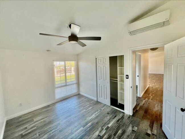 Building Photo - Welcome to this charming 3 bedroom, 2 bath...