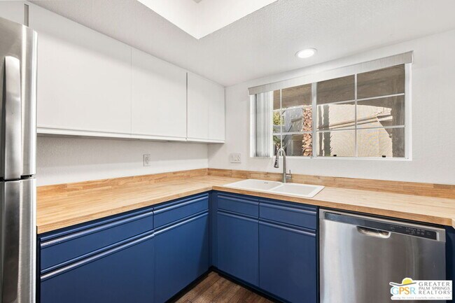 Building Photo - 505 S Farrell Dr