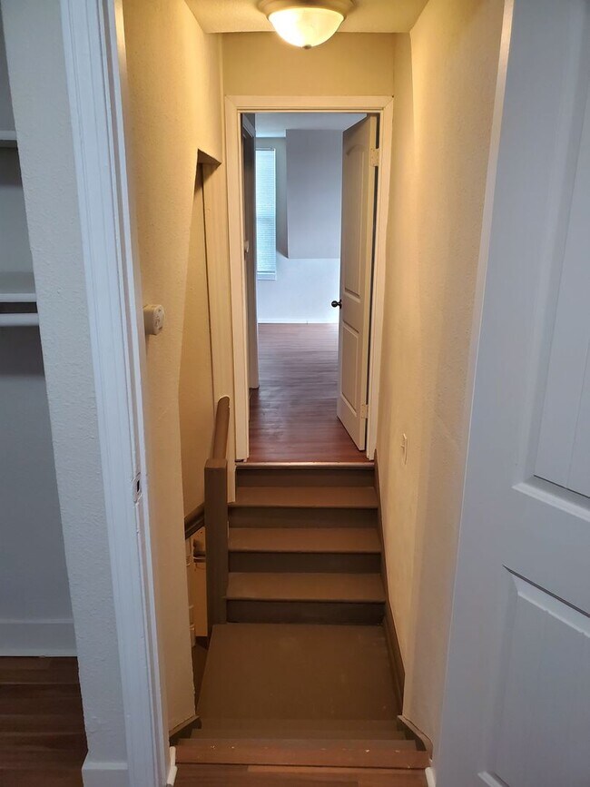 Building Photo - JYG: 3414 Duplex