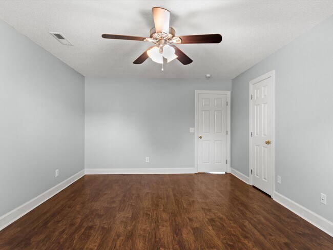 Building Photo - Great location in Harvest and only minutes...