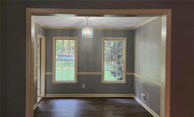 Building Photo - 1011 Forest Park Ln