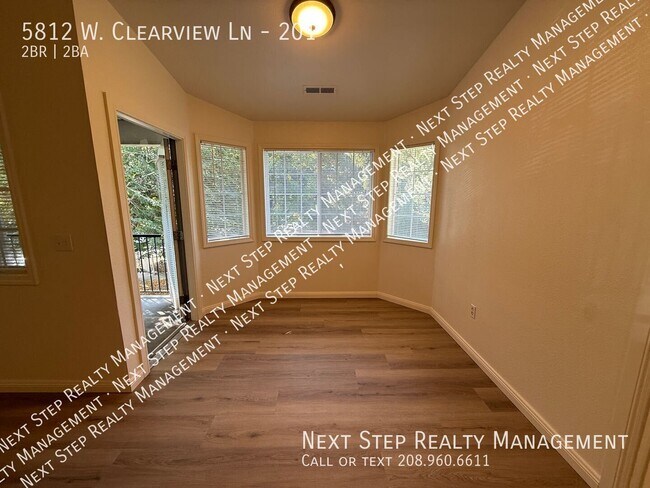 Building Photo - 5812 W Clearview Ln