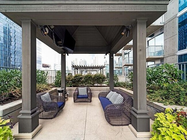 Building Photo - Stunning condo in the heart of SoBro at the Encore! Beautiful 1 bed, 1 bath on the amenity floor ...
