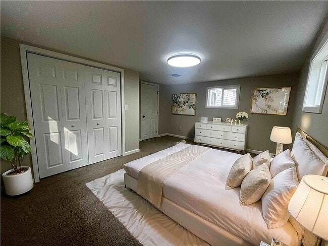 Building Photo - 4 bedroom 2 Bathroom Luxury Rental!