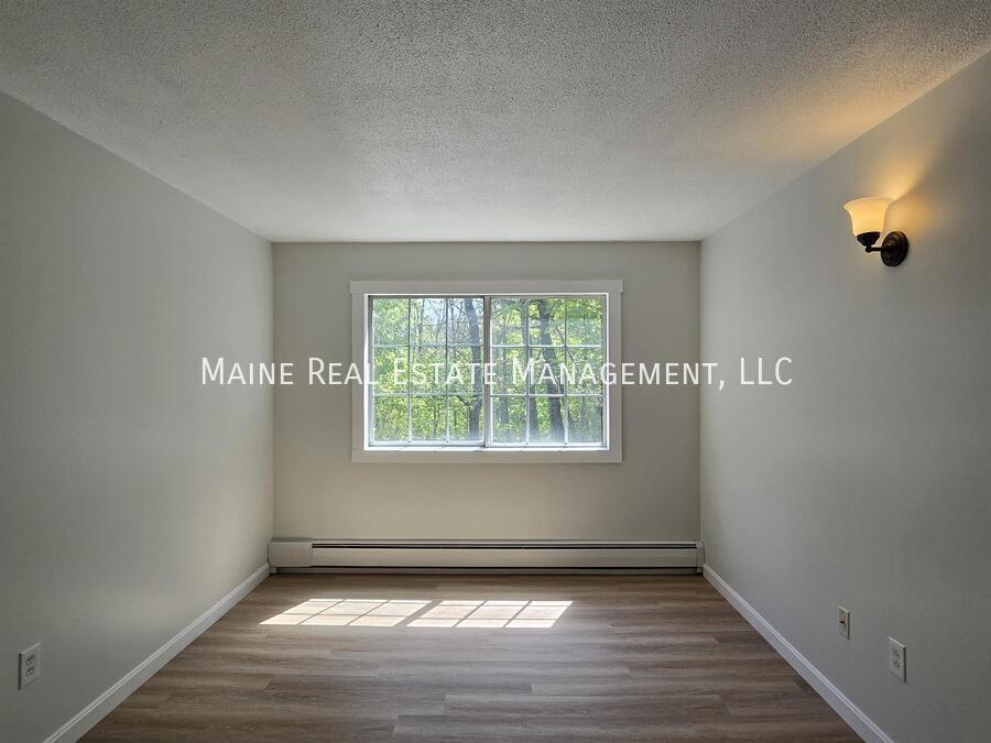 Building Photo - 10 Tall Pines Dr