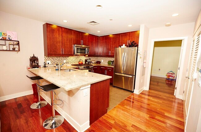 Primary Photo - 201 Marin Blvd