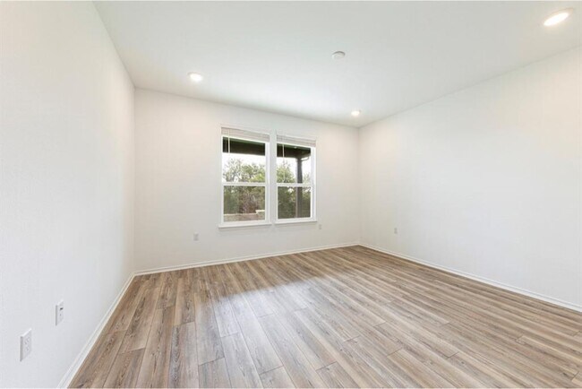 Building Photo - 201 Coachsmith St