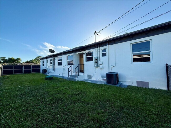 Building Photo - 115 NW 118th St